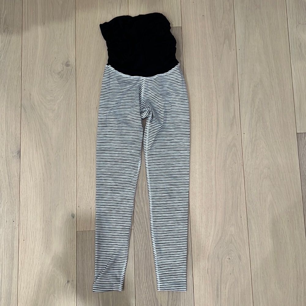 Beyond the bump striped leggings size small